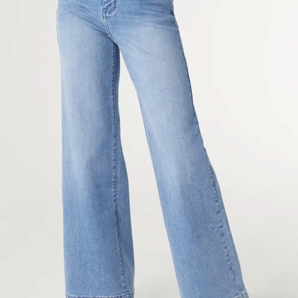 NWT COCO + CARMENT | EVERSTRETCH WIDE LEG JEAN-MEDIUM WASH SIZE MED.